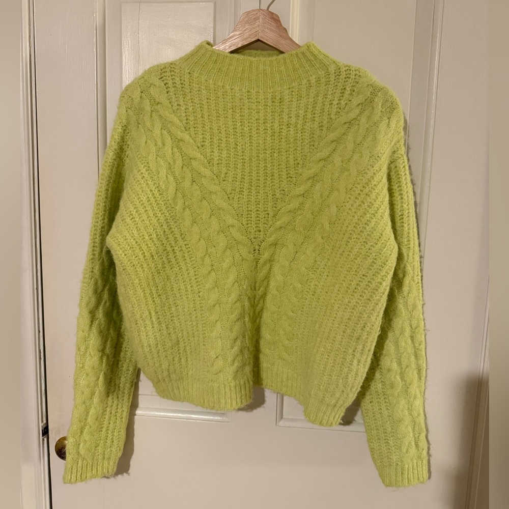 Universal Thread Light Green V-Neck Sweater